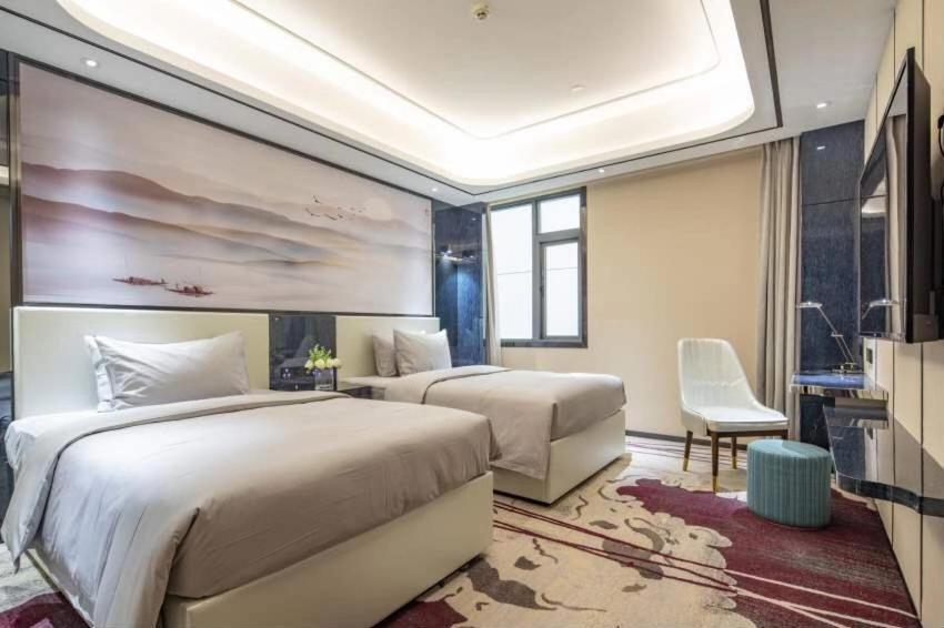Ramada By Wyndham Mengzi Suites 외부 사진